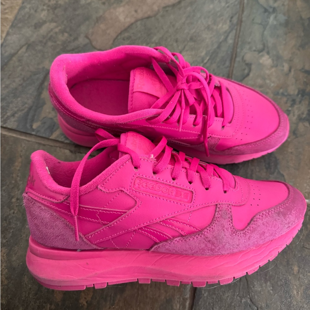 REEBOK CLASSIC LEATHER SP LEATHER UPPER IN PROUD PINK SNEAKERS SIZE 7